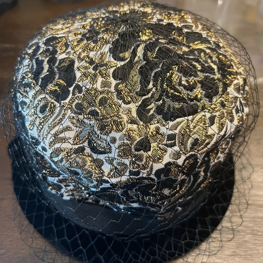 Gorgeous vintage Camellia hat- black, with gold and white!